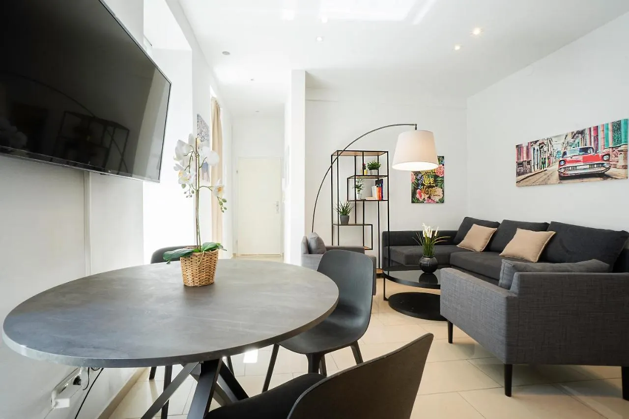 Chic Newly-Renovated Apartment Steps From Subway In Vienna'S Hernals District  维也纳