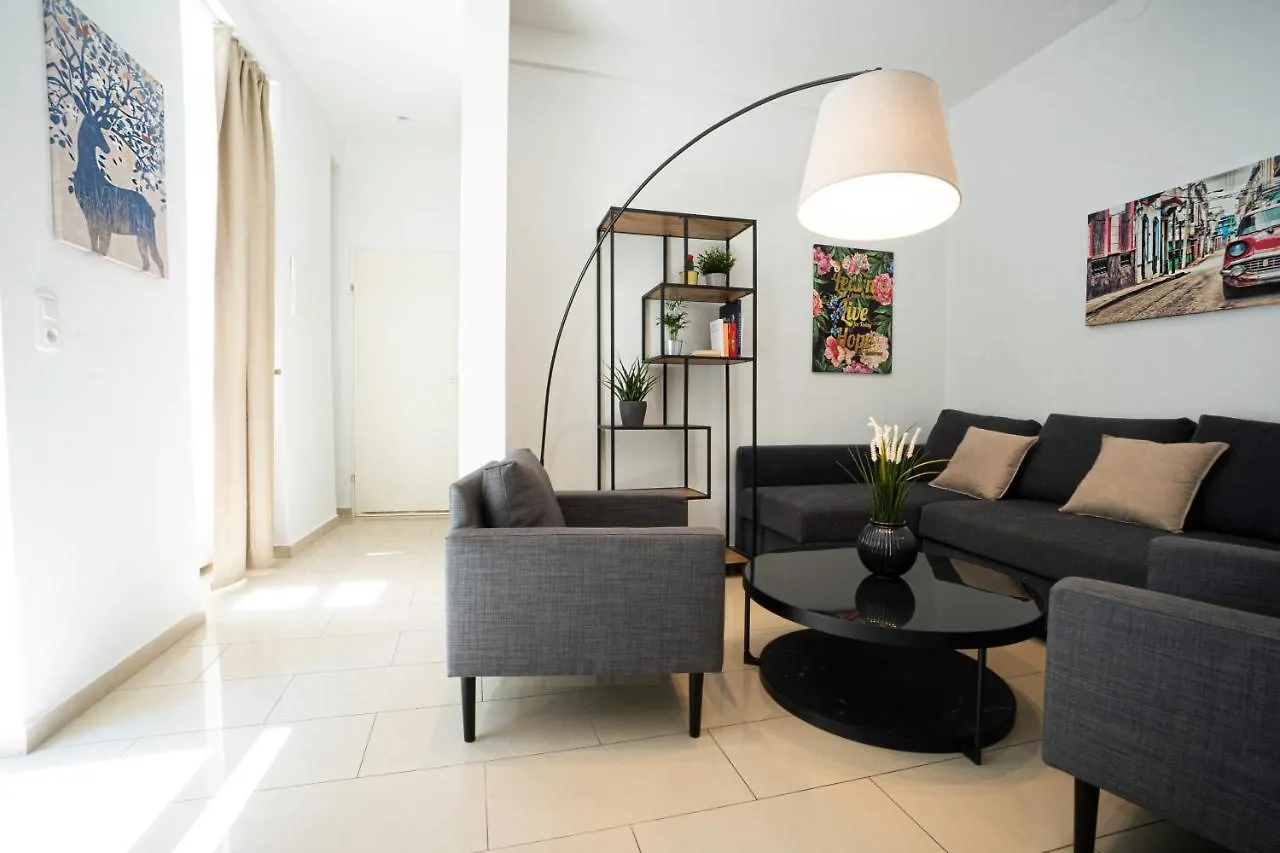 Chic Newly-Renovated Apartment Steps From Subway In Vienna'S Hernals District 维也纳