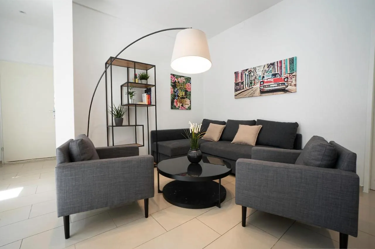 Chic Newly-Renovated Apartment Steps From Subway In Vienna'S Hernals District