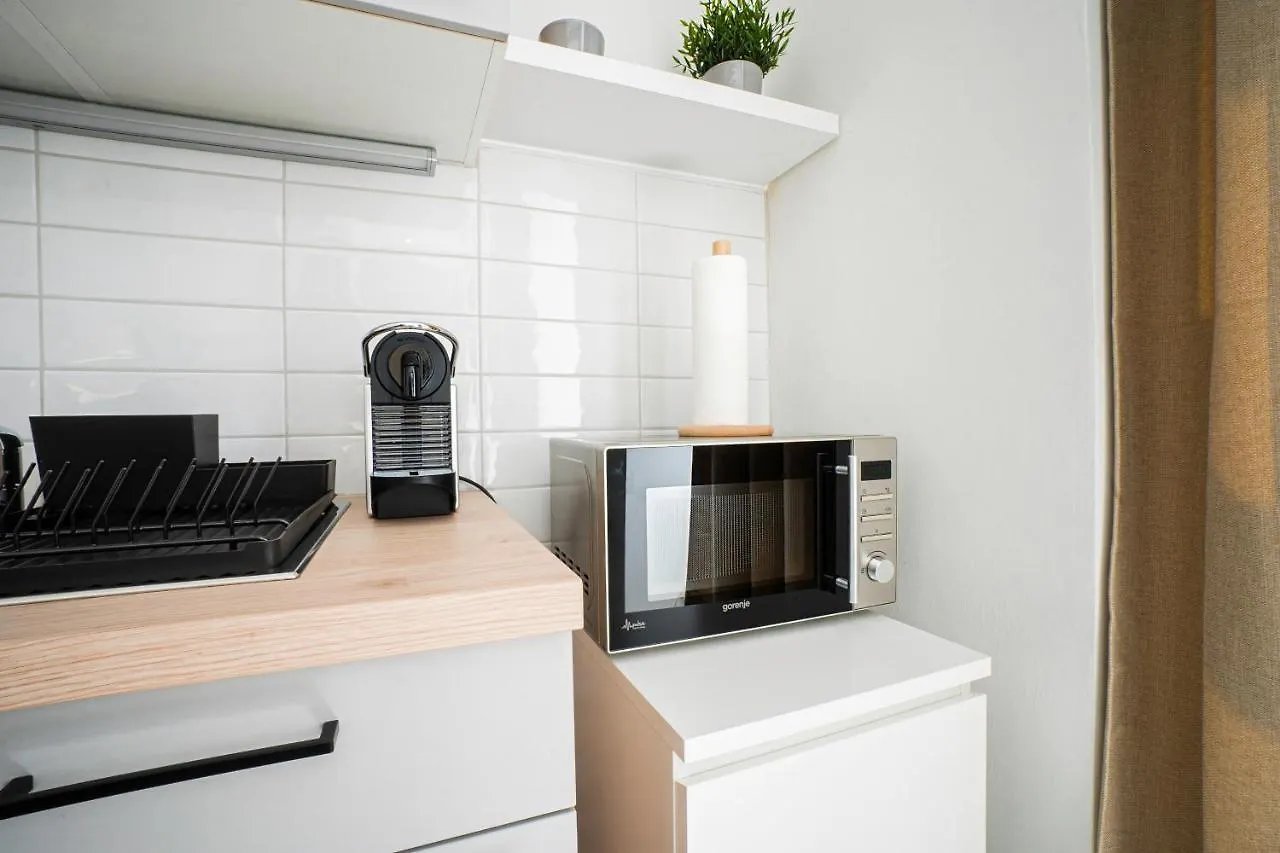 Chic Newly-Renovated Apartment Steps From Subway In Vienna'S Hernals District