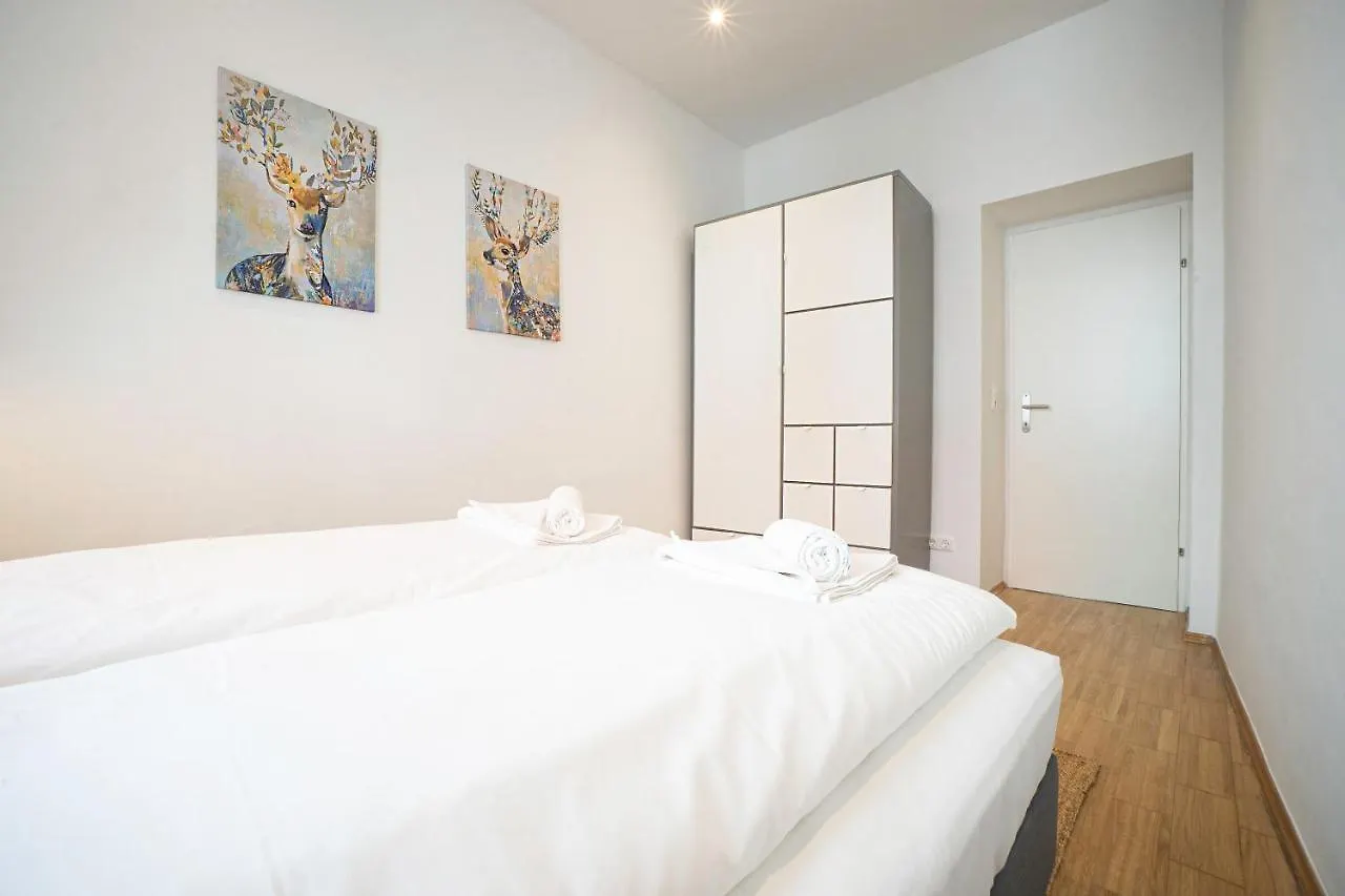 Chic Newly-Renovated Apartment Steps From Subway In Vienna'S Hernals District Autriche