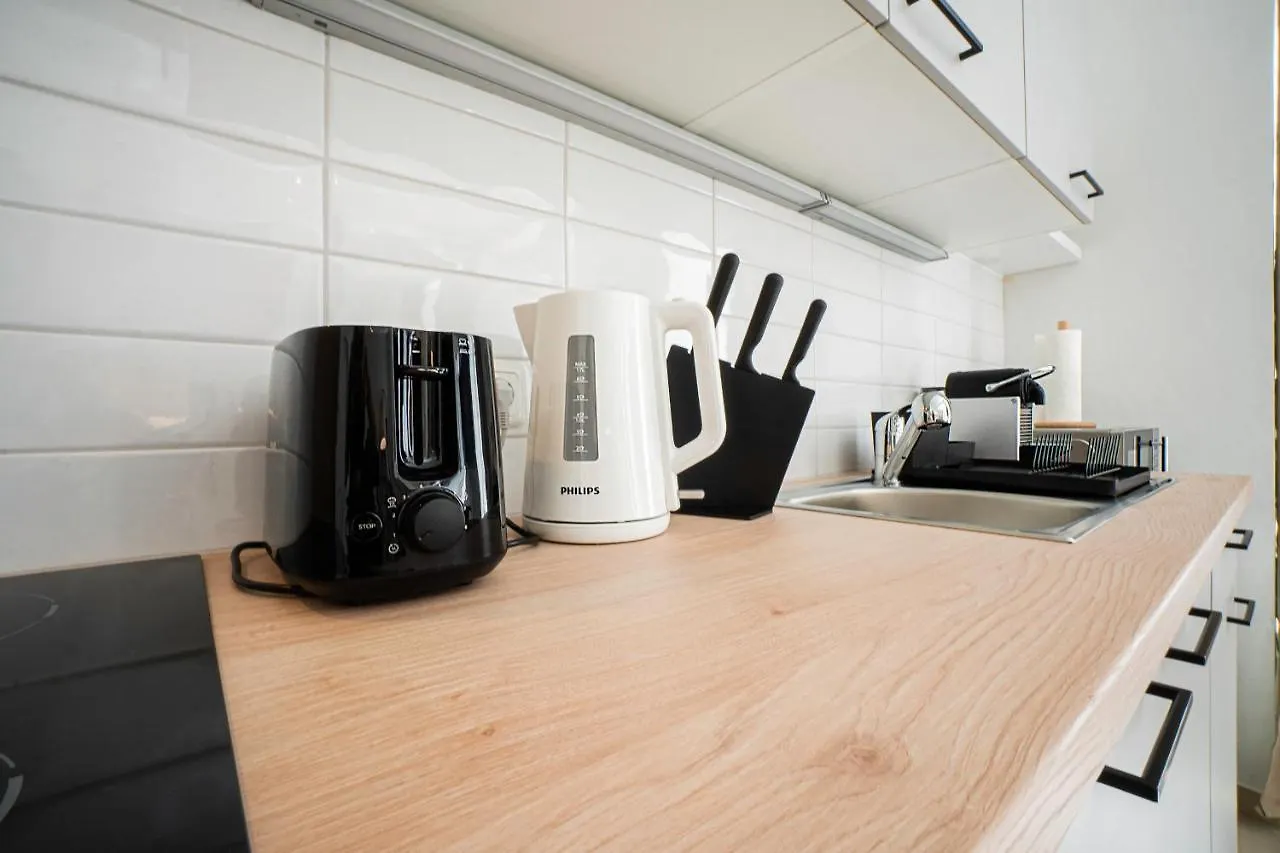 Chic Newly-Renovated Apartment Steps From Subway In Vienna'S Hernals District 0*, Vienne